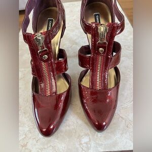 Chinese‎ Laundry Burgundy and Gold shoes with zipper design,